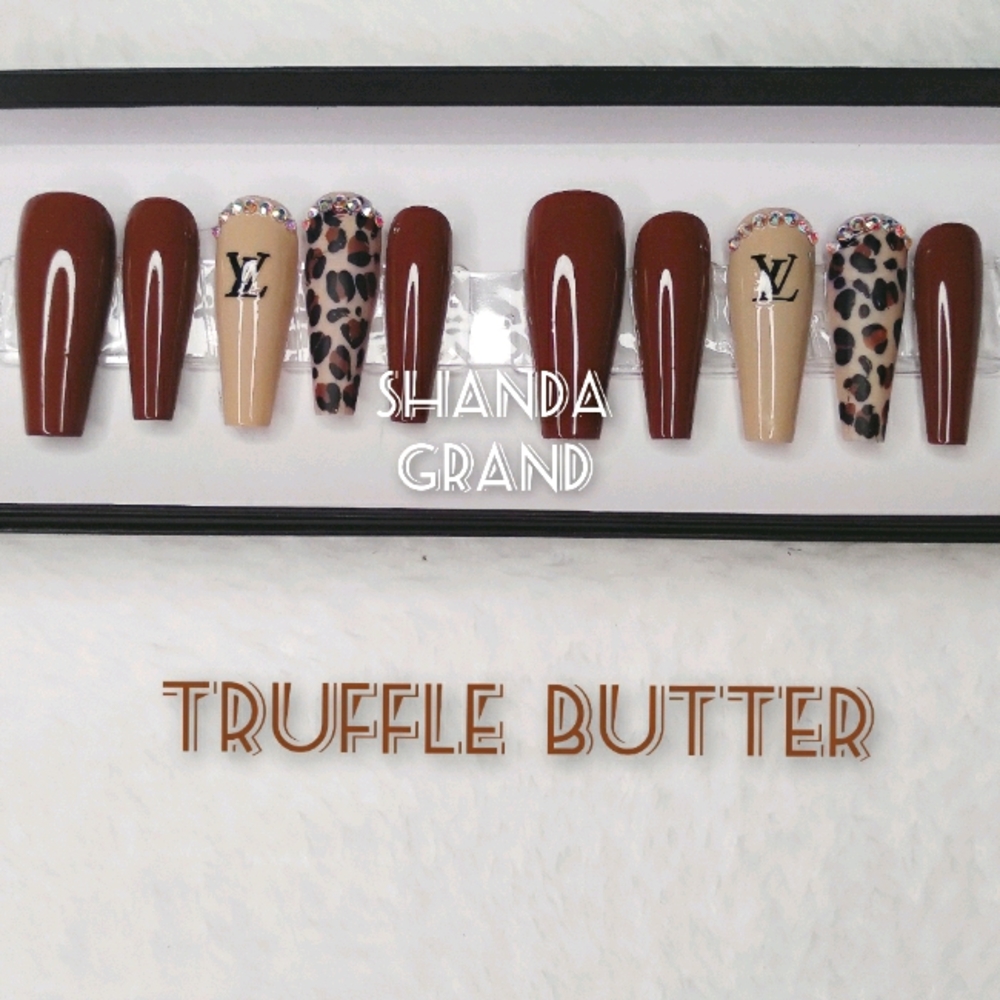 Lux Press-On Nail Set (Coffin Shape )